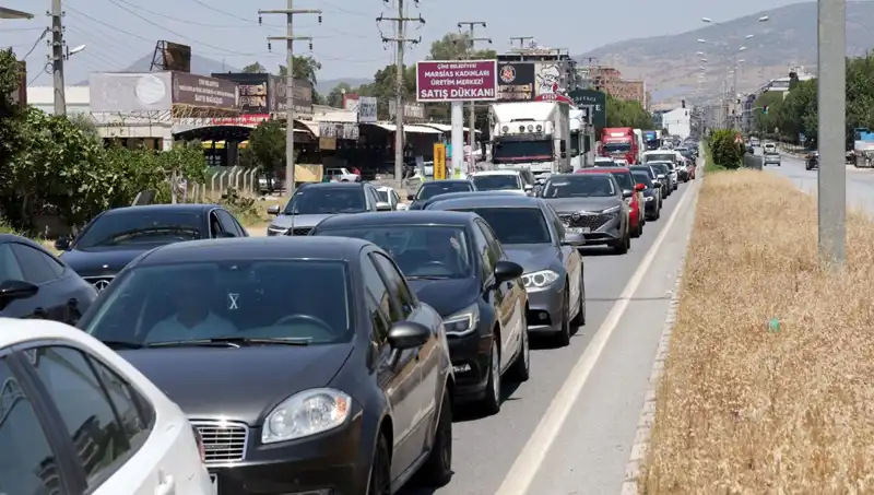 Aydın-Muğla Yolu'nda 60 Kilometrelik Araç Kuyruğu: Tatil Fırtınası mı?