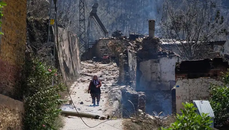 İzmir ve Bilecik'teki Yangınlar: 415 Bina Kül Oldu, Acı Bilanço Açıklandı