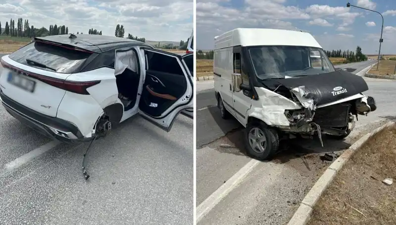 Çorum’da Feci Kaza: İki Araç Kafa Kafaya Çarpıştı!