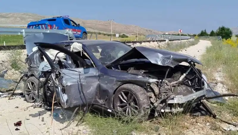 Sivas'ta Trafik Kazaları: 9 Kişi Yaralandı, Olay Yeri Hayat Dolu!