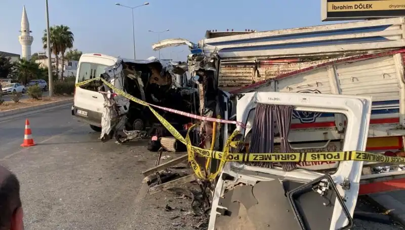 Mersin’de Tatil Yolunda Feci Kaza: İki Can Gitti, On Yaralı!