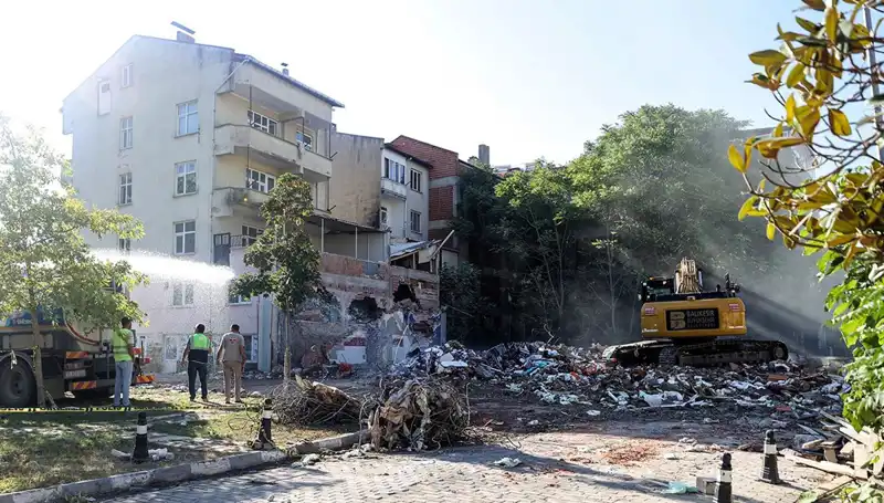Sındırgı'da Sarsıntılar Bilim Dünyasını Endişelendiriyor: Artçı Depremler Devam Ediyor