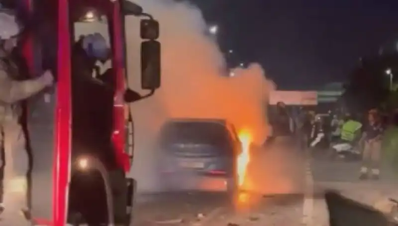 Otoyolda Feci Kaza: Araç Bariyerlere Çarparak Alev Aldı