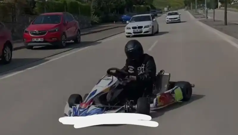 Go-Kart Sürücüsü Yolda Drift Atarak Tüm Dikkatleri Üzerine Çekti