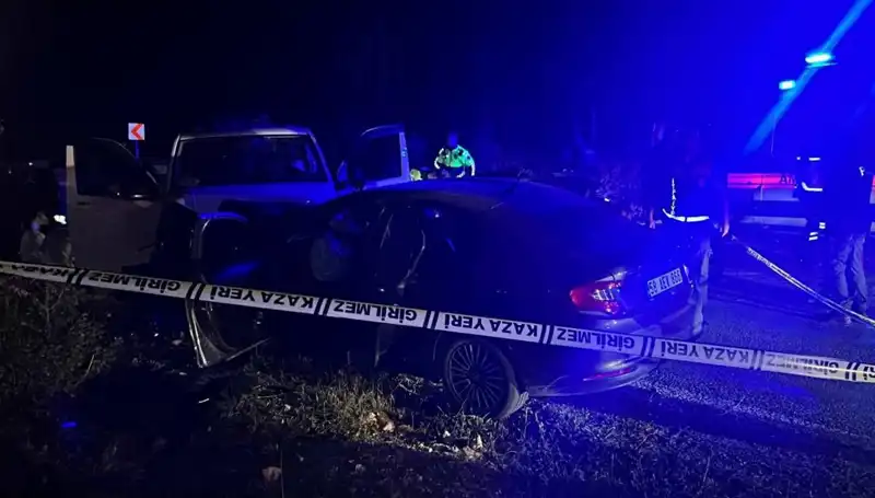 Minibüs Ters Şeritte Kaza Yaptı: 1 Ölü, 8 Yaralı! Dehşet Anları