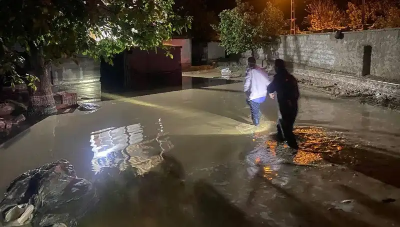 20 Dakikalık Şiddetli Yağış, Şehri Sel Felaketi ile Karşılaştırdı