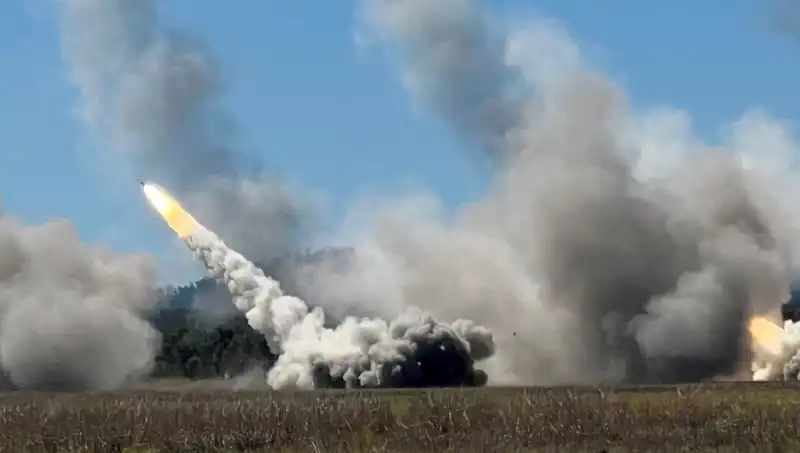 Avustralya'nın Dev Askeri Tatbikatında HIMARS Atışı Gerçekleştirildi