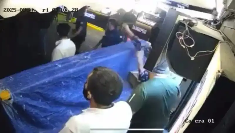 Ortaköy'de Gergin Gece: Tekme Tokat Kavga Gündemi Sarstı