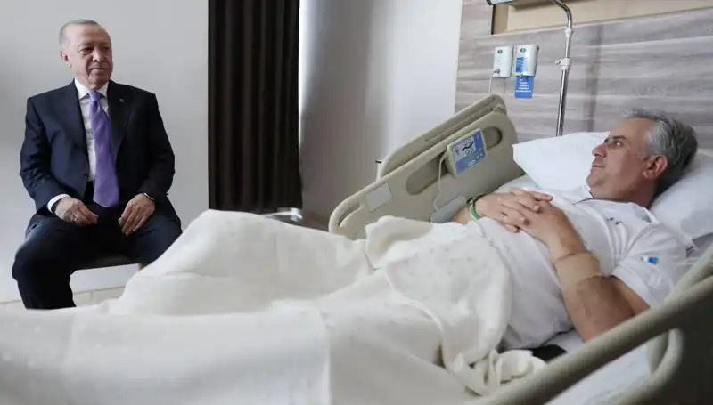 Cumhurbaşkanı Erdoğan, Hastanede Yalçın’ı Ziyaret Ederek Geçmiş Olayları Hatırlattı