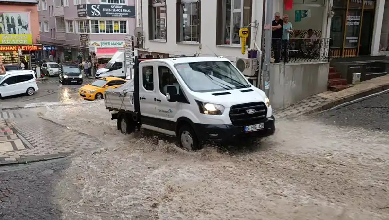 Türkiye'nin Farklı Bölgelerinde Aniden Gelen Sağanak Hayatı Olumsuz Etkiledi