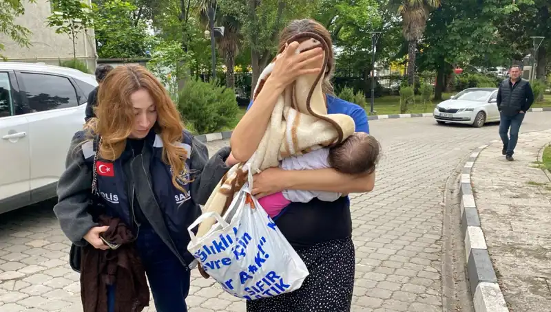 Evlerden Hırsızlık Yapan Şüpheli Kadın Polisi Kandırmayı Başardı mı?
