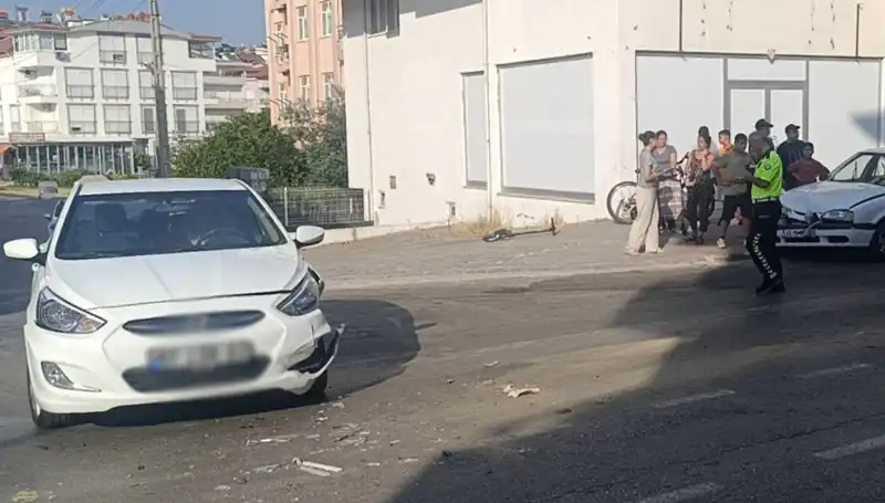 Antalya'da İki Otomobilin Çarpışması: Feci Kaza Detayları