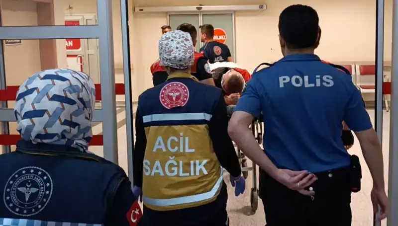 Polis Ekibinin Karıştığı Kaza: İki Yaralı, Olay Anı Gözler Önünde Yaşandı