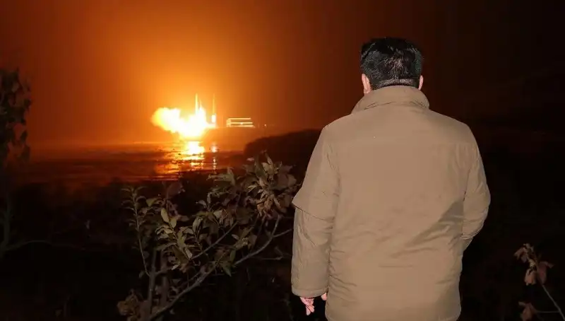 Kuzey Kore'nin Silah Programı: Amerikalılar Kimlerin Bedelini Ödüyor?