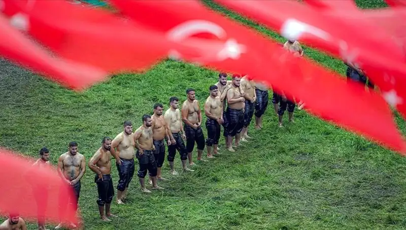 664. Tarihi Kırkpınar Yağlı Güreşleri: 40 Başpehlivan, 826 Sporcu Arenada