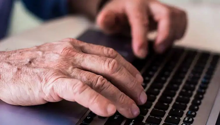 Dijital Çağda Zihinsel Sağlık: Teknoloji Dementiya ile Mücadelede Bir Umut Işığı