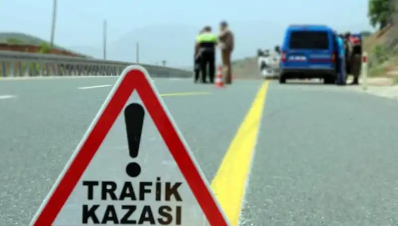 İki Araç Çarpıştı: Feci Kazada 6 Kişinin Hayatı Kayboldu