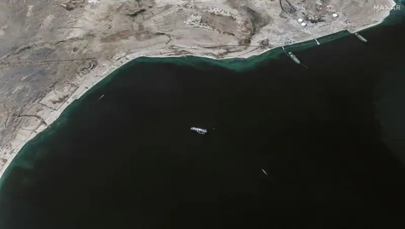 Yunan Gemisine Saldırı: Mürettebat Hayatlarını Son Anda Kurtardı!