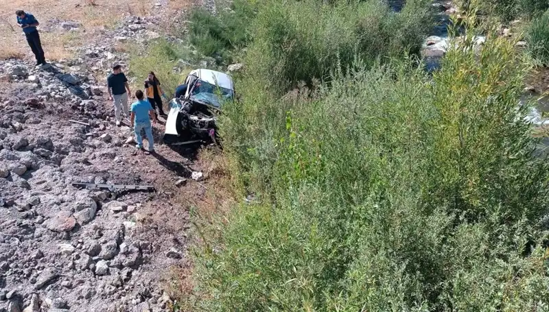 Sivas’ta Feci Kaza: Otomobil Dere Yatağına Uçtu, İki Can Hayatını Kaybetti