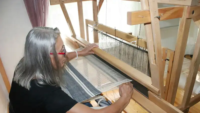 Eski Giysileri Dönüştürerek Eşsiz Eşyalar Yaratmanın Sırları