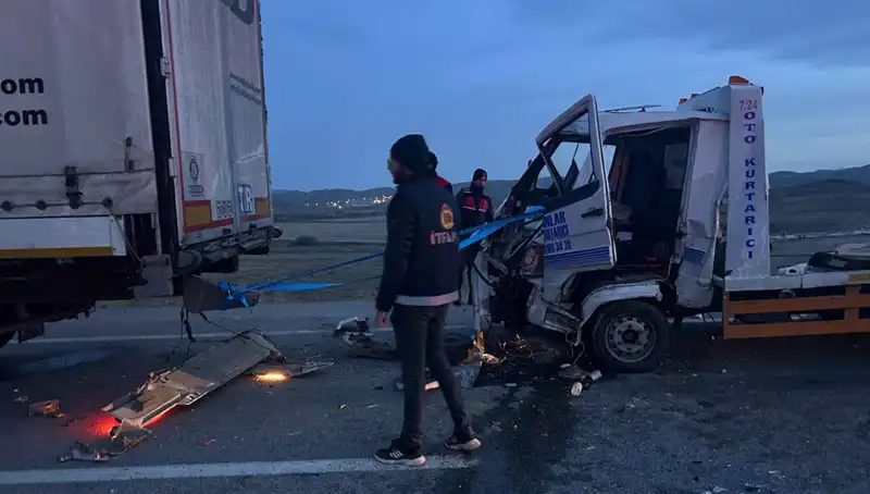 Kazaya Müdahale Eden İyi Kalpli Sürücü, İkinci Bir Kazada Yaralandı