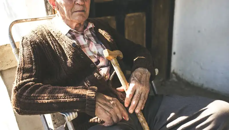 100 Yaşını Geçenlerden 16’sı Depresyon Belirtileri Gösteriyor: Yalnızlık ve İlgisizlik Tehlikesi