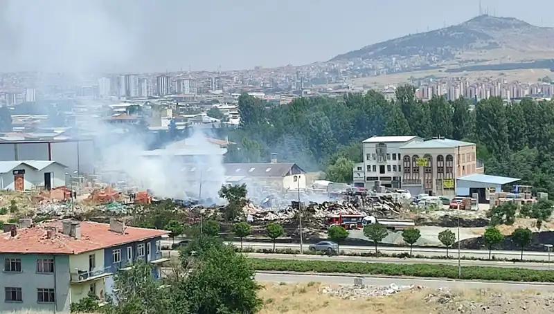 Otluk Alanda Başlayan Yangın, Depoyu Kül Etti! Acil Durum Timi Ne Zaman Müdahale Etti?