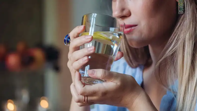Aç Karnına 1 Litre Su İçmek: Şaşırtıcı Faydaları ve Etkileri