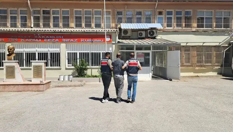 Kırmızı Bültenle Aranan Şüpheli Eskişehir'de Polisin Kurnaz Planıyla Yakalandı