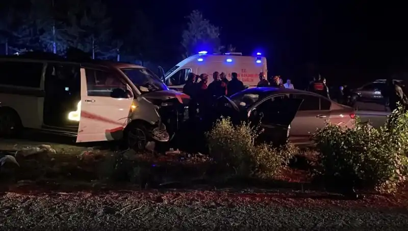 Ters Yön Faciası: Kafa Kafaya Çarpışma Sonucu Ölü ve Yaralılar Var!