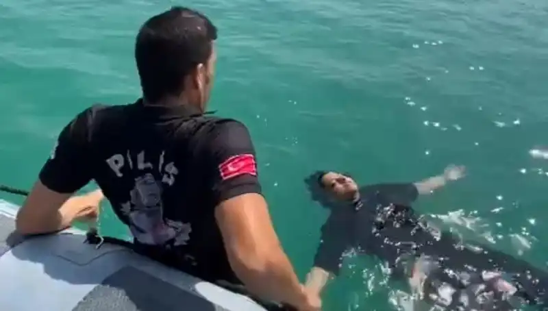 Gölün Derinliklerinden Hayata Dönüş: Gemiciler Başka Bir Kahramanlık Hikayesi Yaratıyor!