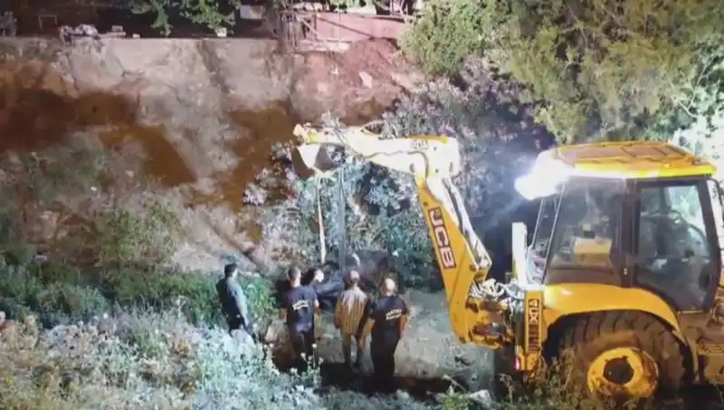 Hatay'da İneğe Kurtarma Operasyonu: Doğanın Merhameti