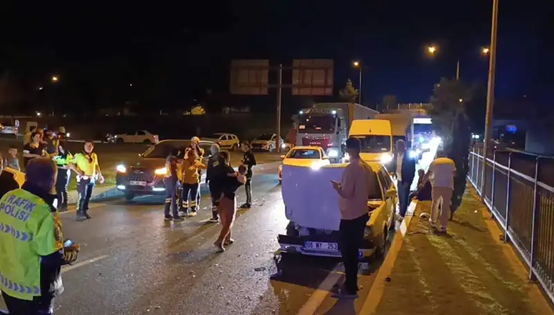 Otoyolda Kuralsız Geri Dönüşün Feci Sonucu: İkisi Çocuk Dört Yaralı