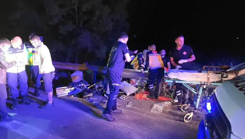 Minibüs Kazası: Yolcular Feci Şekilde Savruldu