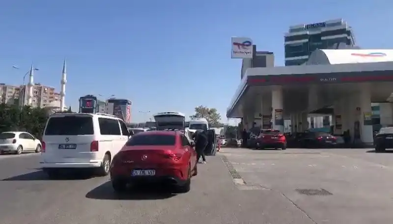 Deprem Sonrası Akaryakıt İstasyonlarında Uzun Kuyruklar: Vatandaşlar Ne Yapmalı?