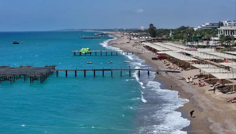 Antalya Sahillerinde Güneşli Hava: Yazı Yaşayın!