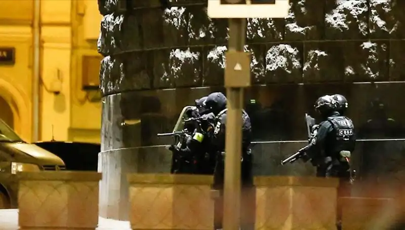 Rusya'da İkisi Ölü, Dördü Yaralı: Silahlı Saldırı Şoku!